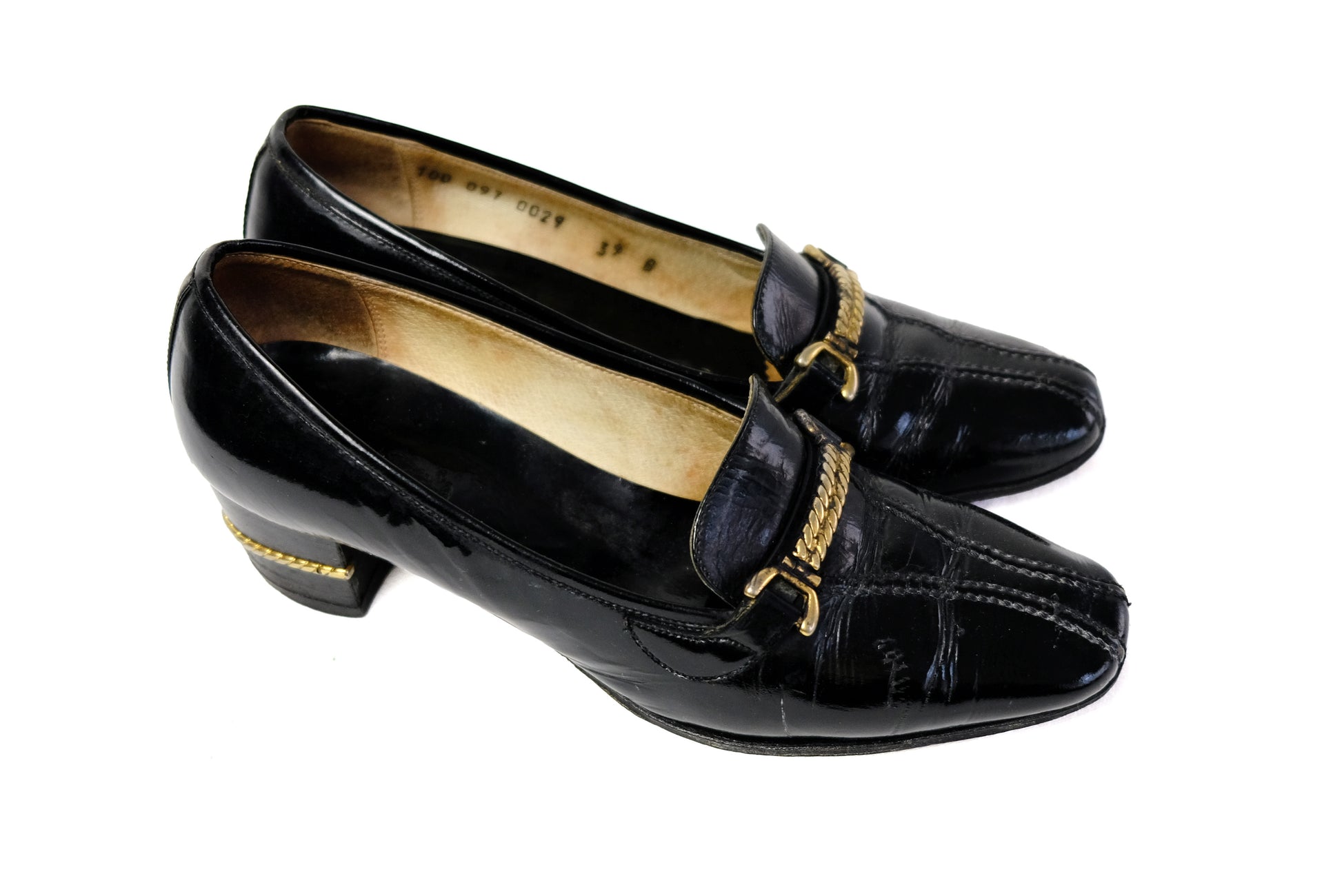 Gucci 1960s Vintage Shoes in Black Patent Leather with Gilt Chain Details, EU39