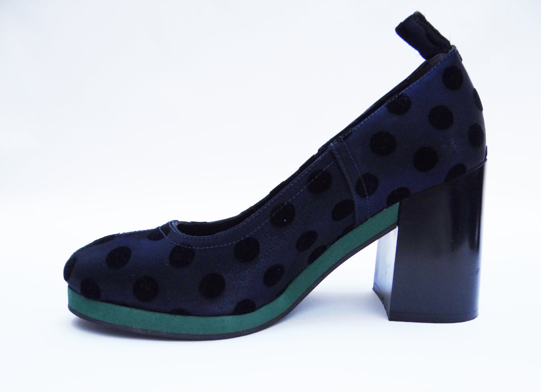 Navy polka dot store pumps