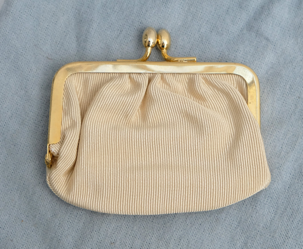 Judith Leiber Vintage White Lizard Skin Shoulder Bag with Gold Chain a –  Elie's Fine Jewelry