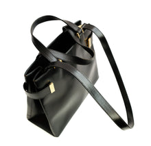 Gucci Vintage Handbag in Black Leather with Detachable Shoulder Strap