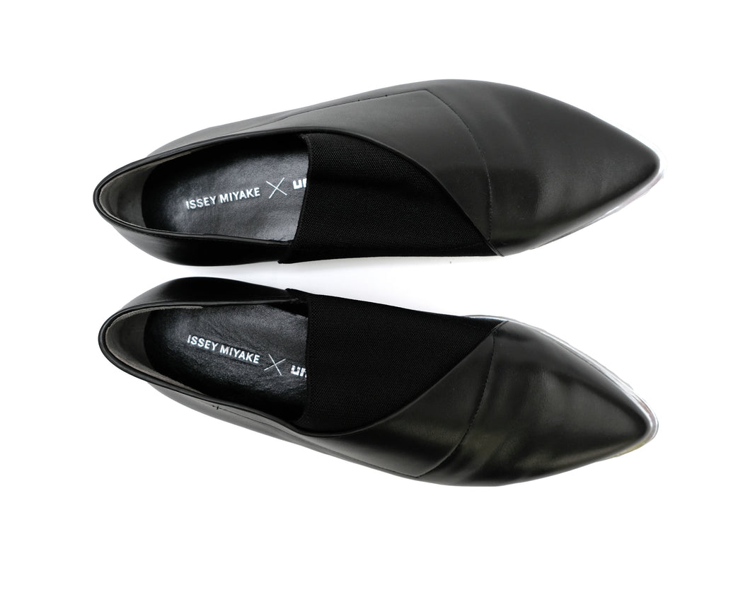 Issey Miyake Pointed Toe Flat Loafers in Black Leather with Silver Detail, UK5