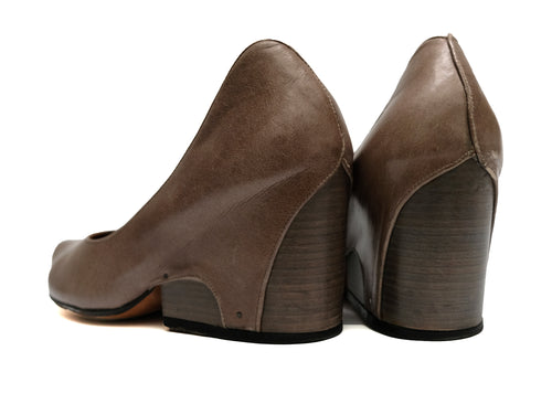 Tracey Neuls Taupe Leather Shoes with Stirrup Detail, EU42