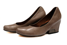 Tracey Neuls Taupe Leather Shoes with Stirrup Detail, EU42
